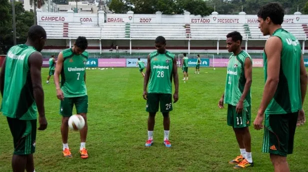 Reginaldo festeja evolução da zaga do Flu e projeta vitória contra o São Paulo