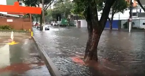 Vitória registra maior nível de chuva no ES; veja como está a situação dos municípios da GV