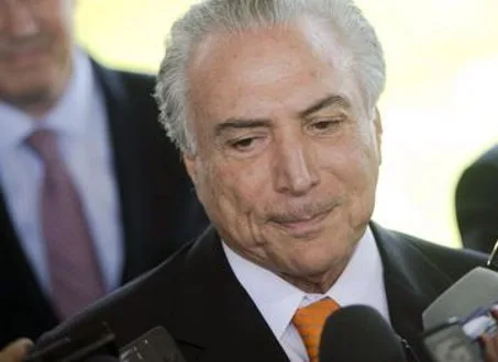 Brasília – O vice-presidente, Michel Temer, fala à imprensa ao deixar seu gabinete no Palácio do Planalto (Marcelo Camargo/Agência Brasil)