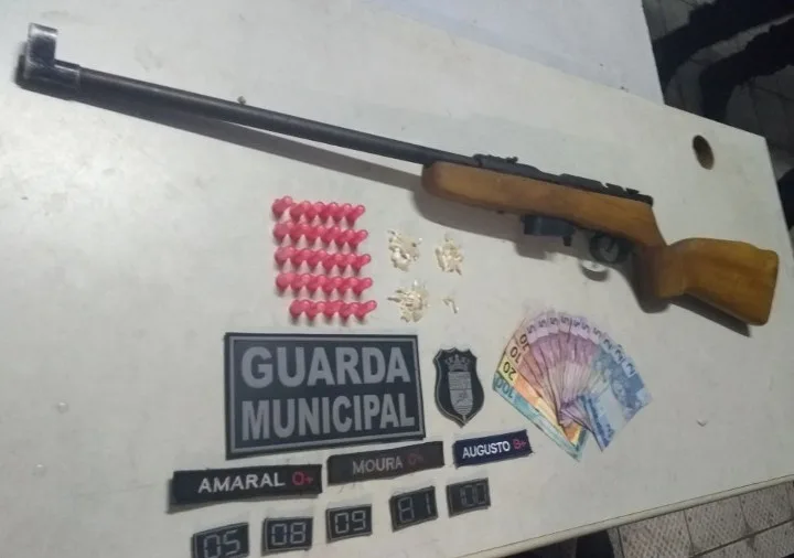 Rifle e droga são apreendidos durante abordagem em Vila Velha