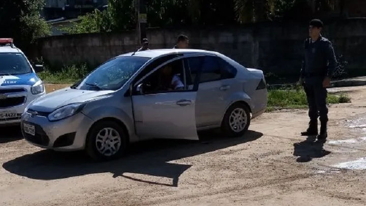 Homem é baleado dentro de carro em Jardim Botânico, Cariacica