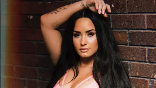 Após overdose, Demi Lovato posta texto de Ano Novo: Grata pelas lições que aprendi este ano