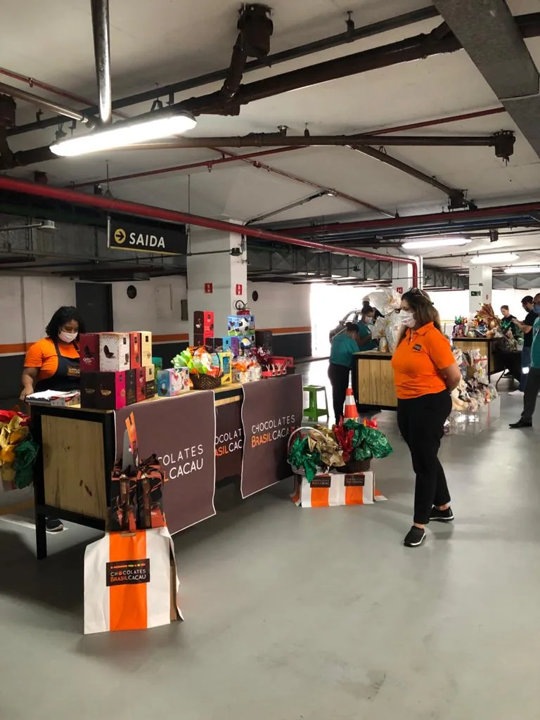 Shopping Vitória adota sistema drive-thru para vender ovos de Páscoa durante pandemia