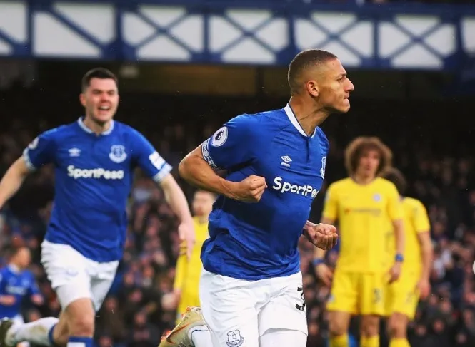 Brasileiros decidem e Everton elimina Tottenham na Copa da Inglaterra