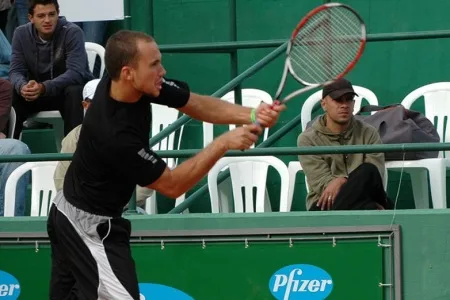 Na foto, o tenista mineiro Bruno Soares que se classificou para as semifinais de dupla de Roland Garros e irá jogar com o sérvio Dusan Vemic. Fotos: Elton Marinho/Mafalda Press