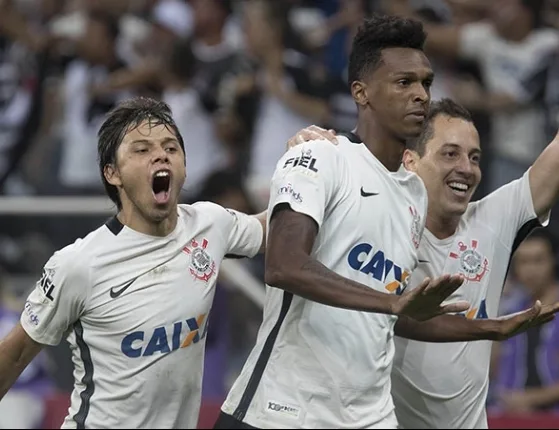 Com time misto e reservas em busca de espaço, Corinthians visita Ferroviária