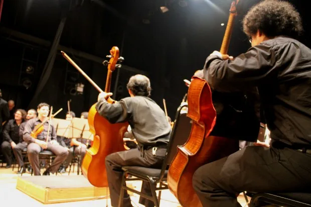 Tocando samba, Orquestra Sinfônica do ES faz concerto de Carnaval