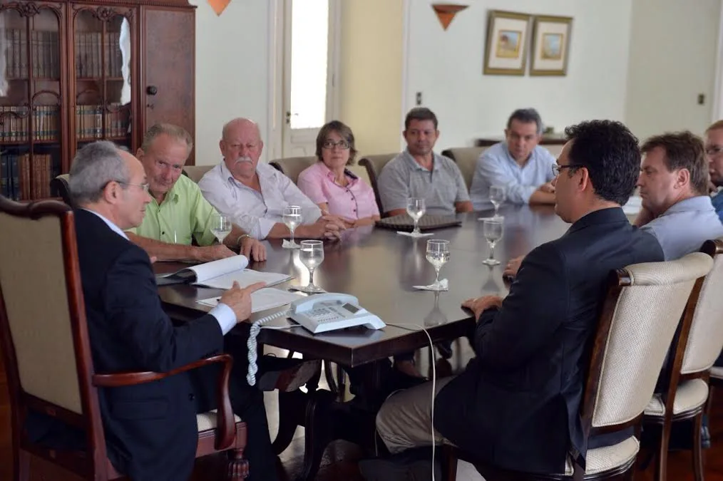 Governador discute fatores climáticos com prefeito de Santa Maria de Jetibá durante encontro