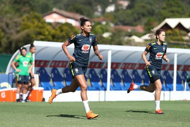 Lesão tira Fabiana da Copa do Mundo da França