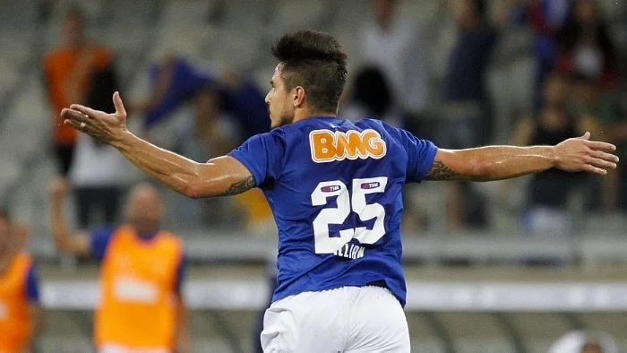 Cruzeiro vence por 1 a 0 e leva vantagem à Vila Belmiro