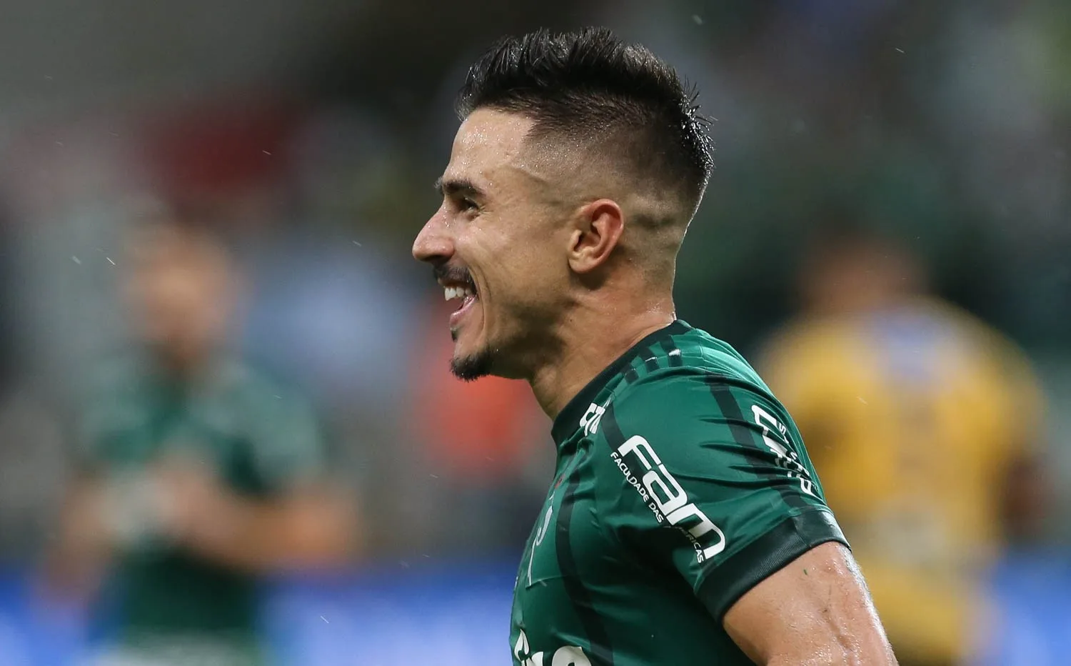 O jogador Willian, da SE Palmeiras, comemora seu gol contra a equipe do G Novorizontino, durante partida válida pelas quartas de final (volta), do Campeonato Paulista, Série A1, na Arena Allianz Parque.