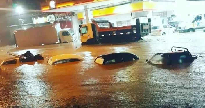 Temporal no Rio: Corpos achados em táxi são de mulher, criança e motorista