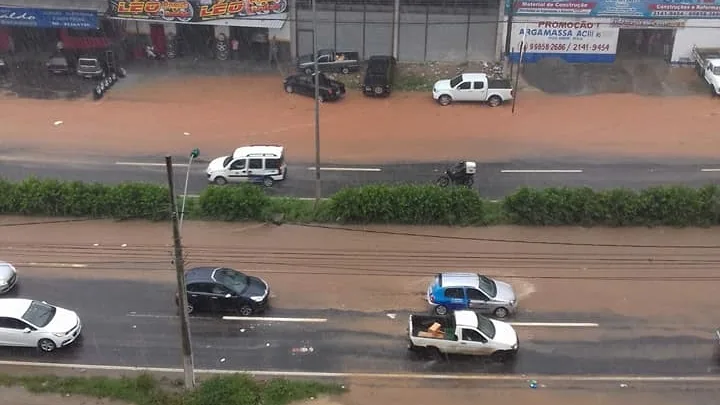 Chuva deixa diversos pontos de alagamento na Grande Vitória