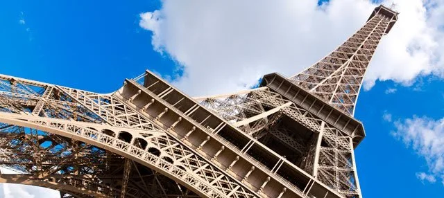 Torre Eiffel reabre depois de ser esvaziada por alerta de bomba