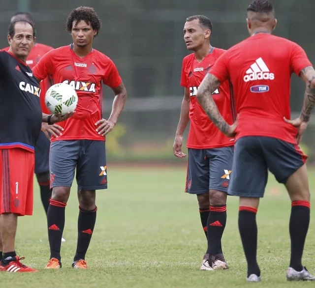 Sem mudanças, Muricy comanda treino do Flamengo antes de viagem ao Ceará