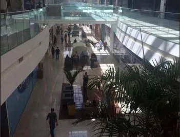 Criminosos furam parede e levam R$ 300 mil de joalheria em shopping de Vila Velha