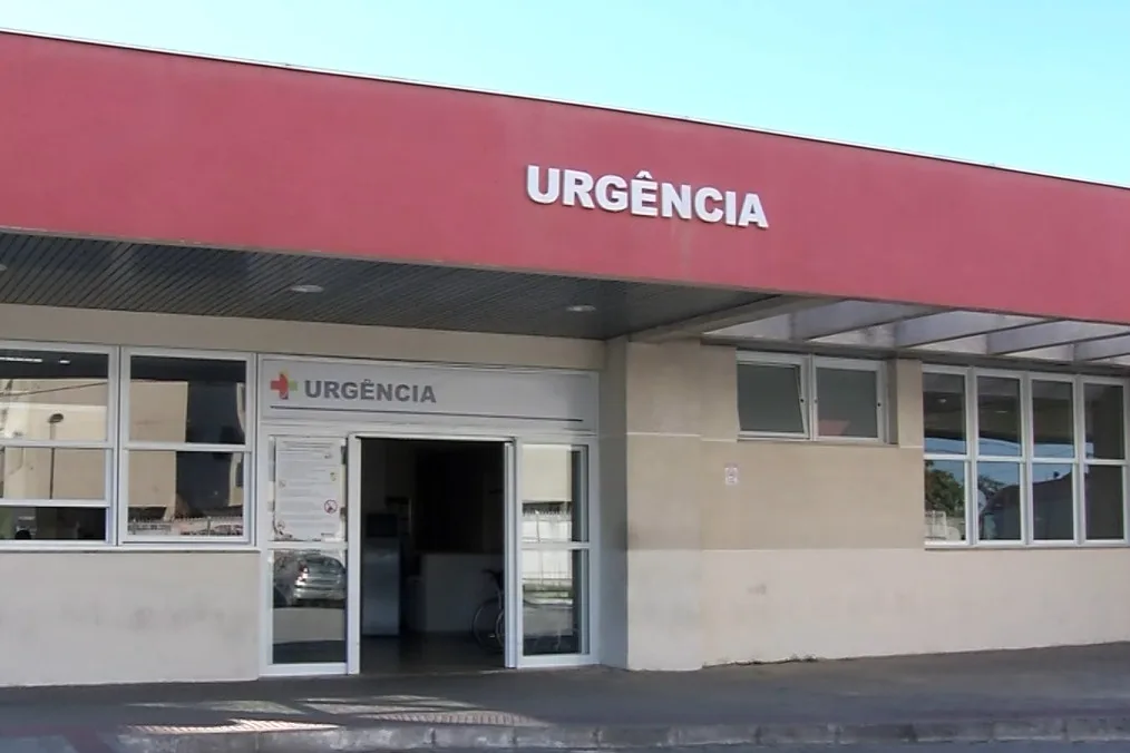 Motorista de aplicativo é baleado em ponto de ônibus durante tentativa de assalto na Serra