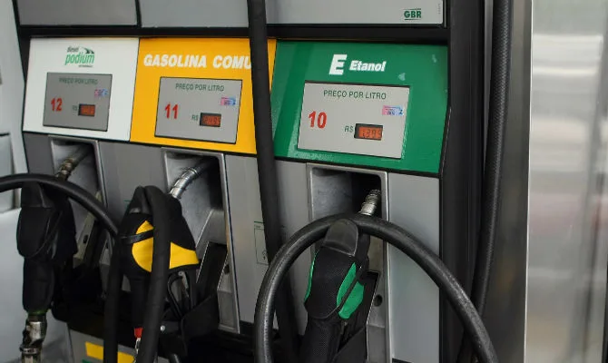 Preço da gasolina sobe em 15 Estados e cai em 11 e no Distrito Federal, diz ANP