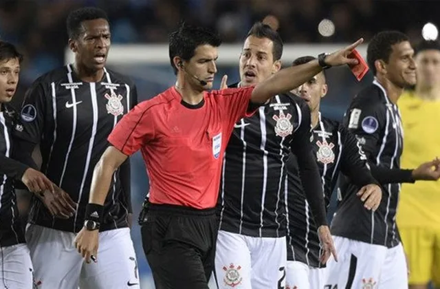 Rodriguinho pede desculpas e diretor do Corinthians fala em 'virar a chave'