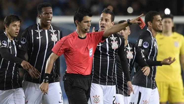 Rodriguinho pede desculpas e diretor do Corinthians fala em 'virar a chave'