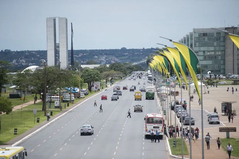 Dilma toma posse com promessa de ajuste sem traumas e combate à corrupção