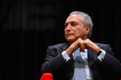 sao paulo, sp , 11 de abril de 2013 ´michel temer fala sobre livro de poesias – o vice presidente da republica, michel temer fala sobre seu livro, anonima intimidade na noite de quinta feira (11) no CIEE (centro integracao de espaço e escola). FOTO: EDUARDO ENOMOTO/R7.