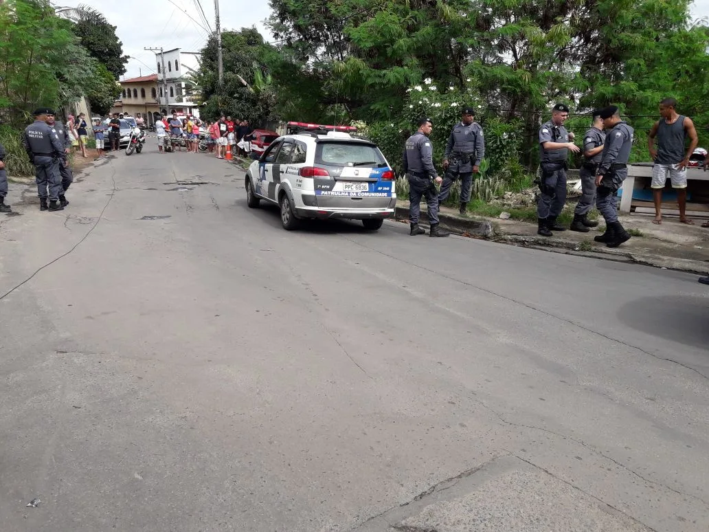 Suspeito é morto e policial fica ferido após tentativa de assalto em oficina de Cariacica