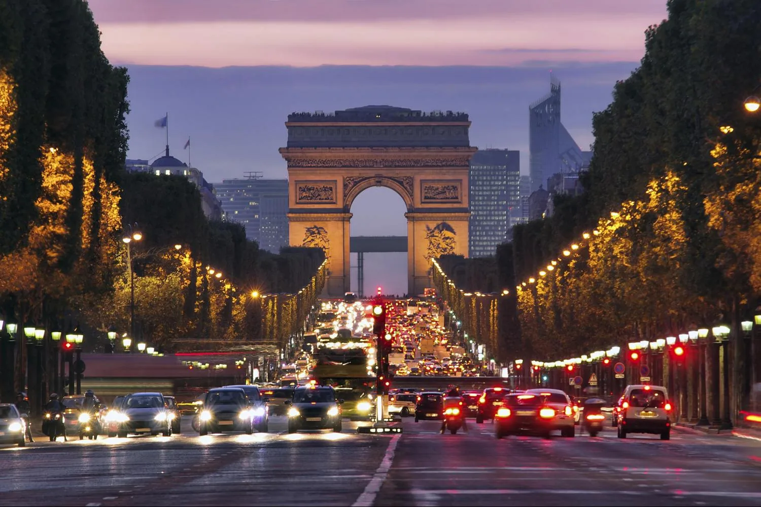 Polícia diz que autor de ataque em Paris foi interrogado em fevereiro