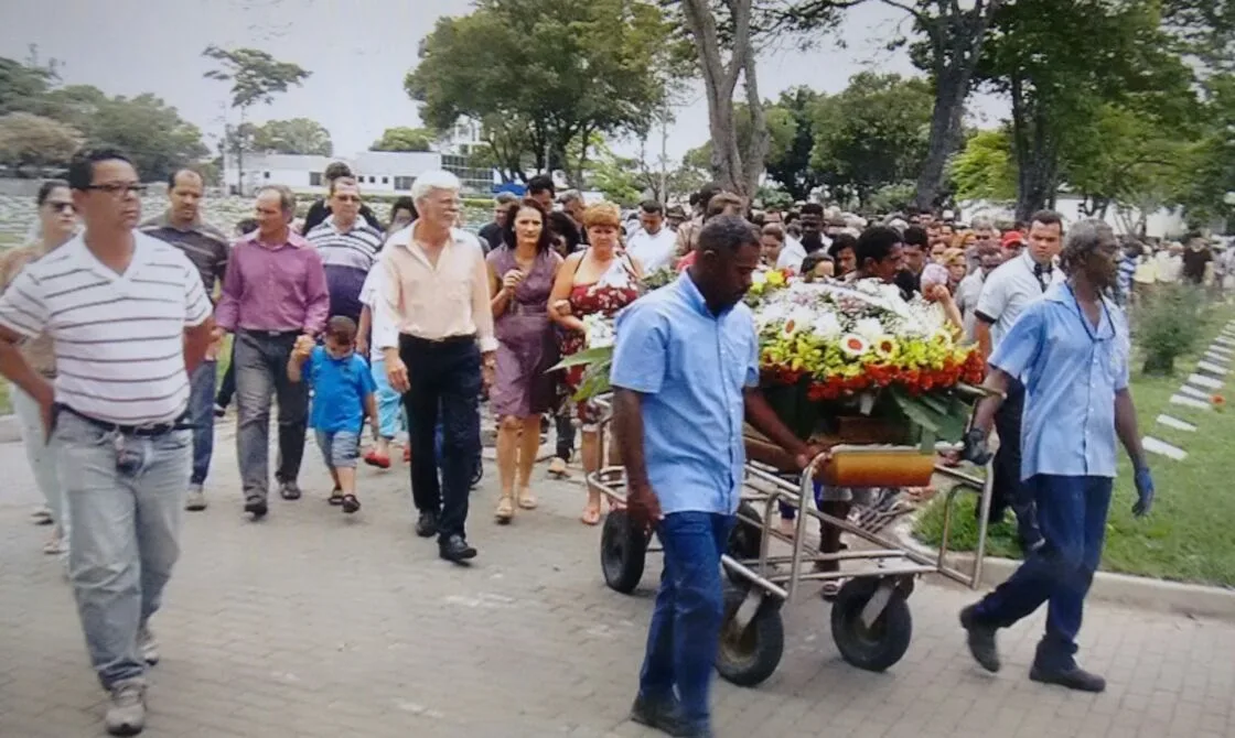 Comoção marca velório de motorista que morreu baleado em Transcol