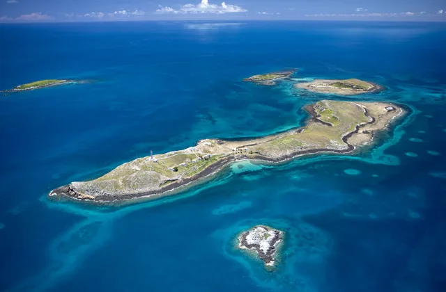 Manchas de óleo que atingem a Bahia já se aproximam de Abrolhos