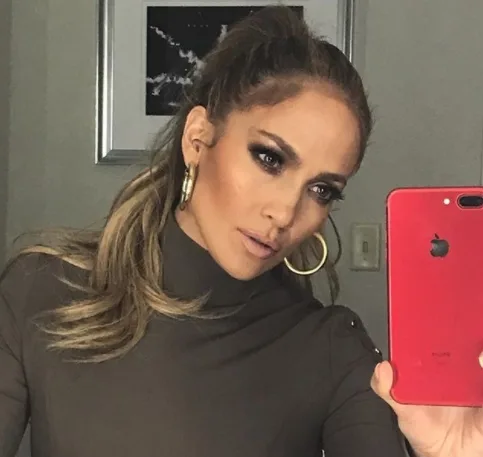 Jennifer Lopez fala sobre autoaceitação: - Não estou aqui para dar nada mais que o meu melhor