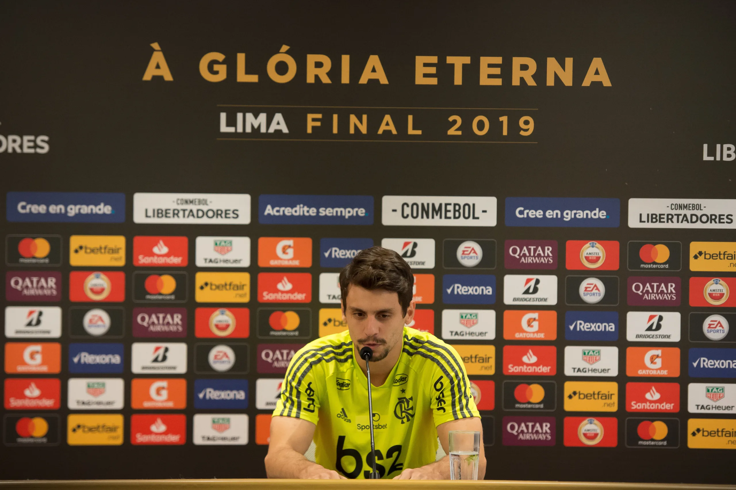 Rodrigo Caio treina no campo e pode voltar ao Flamengo na Supercopa do Brasil