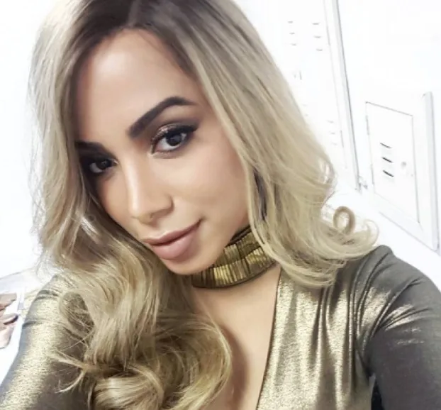 Anitta passará o Carnaval loira e já tem data para mudar de visual novamente