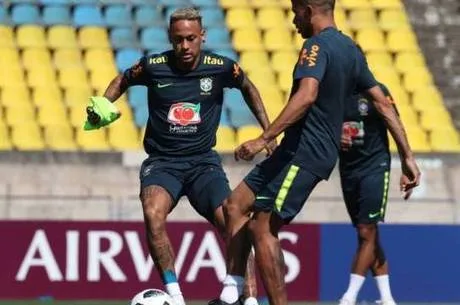 Neymar participa de treino em Sochi e deve viajar com a seleção