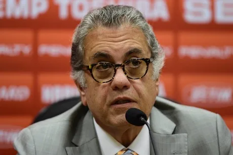 O presidente do São Paulo FC, Carlos Miguel Aidar, o vice futebol, Ataide Gil Guerreiro, durante coletiva no estadio do Morumbi, em São Paulo, SP 29/04/2014 Foto:Sergio Barzaghi/Gazeta Press