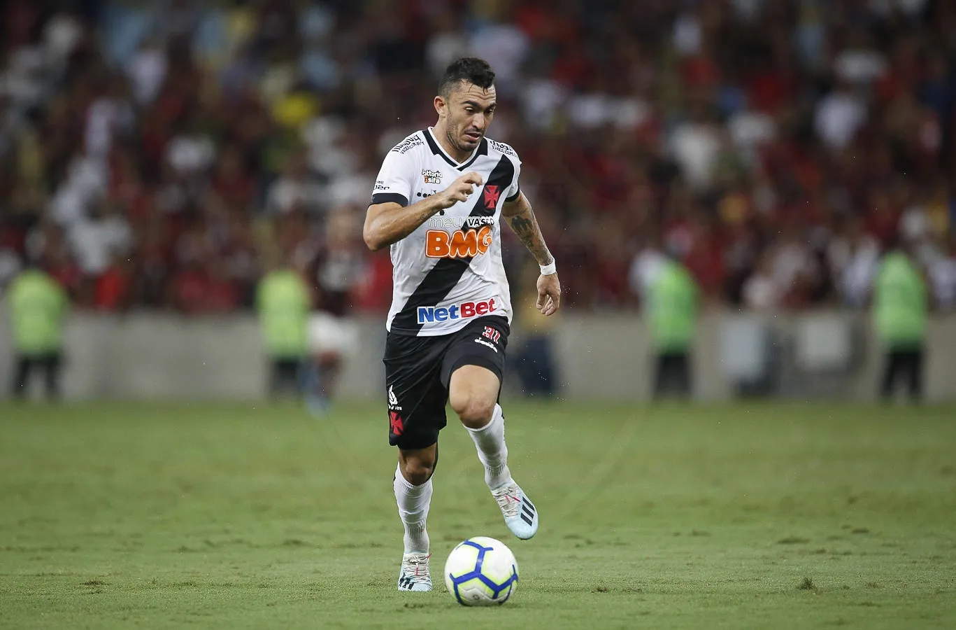 'Esperamos uma festa bonita da torcida do Vasco no Maracanã', afirma o volante Raul