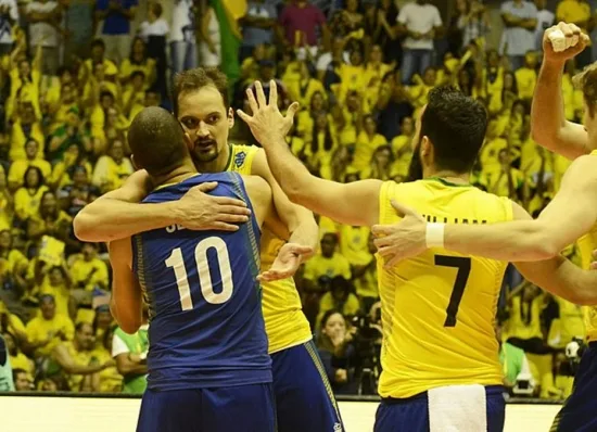 Seleção masculina de vôlei tenta se readaptar ao fuso após volta ao mundo