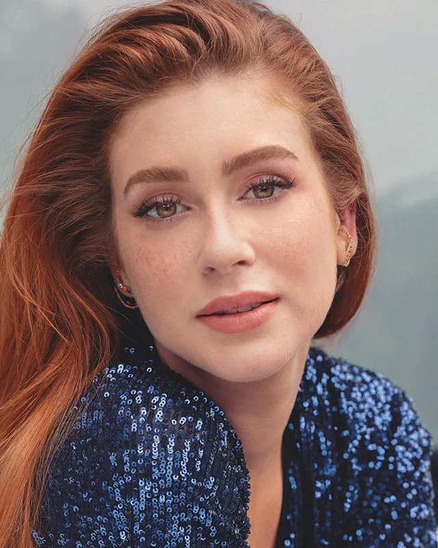 Marina Ruy Barbosa vai a evento de gala, dança funk e depois se esbalda comendo hambúrguer