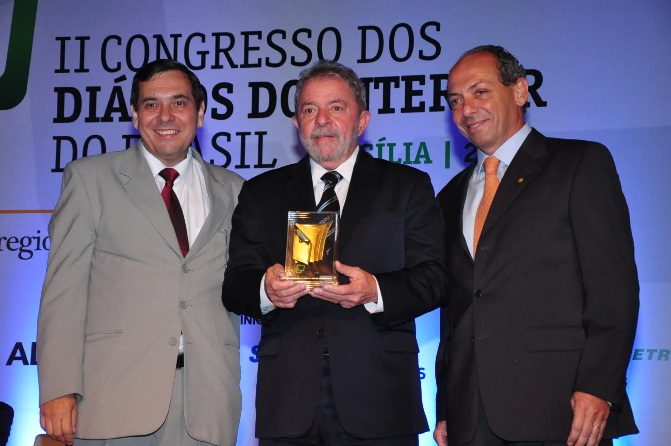 Ex-presidente Lula ressalta importância da mídia regional no país durante congresso em Brasília