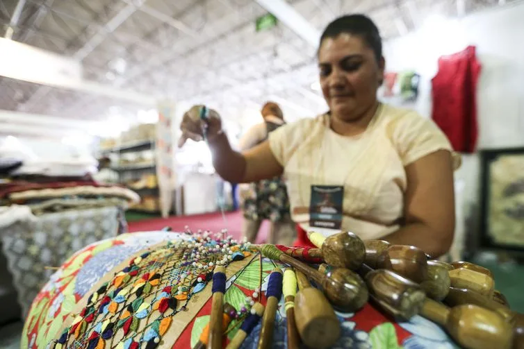 Brasília – Joelma Freitas, artesã do Rio Grande do Norte, participa do 9º Salão do Artesanato. (Marcelo Camargo/Agência Brasil)