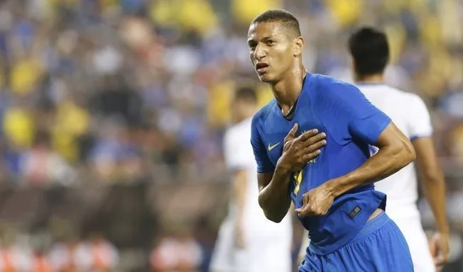 Substituto de Neymar, Richarlison marca e garante vitória do Brasil na Inglaterra