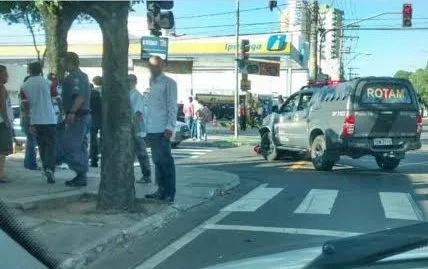 Troca de tiros e acidente durante perseguição a suspeitos em avenida de Vitória