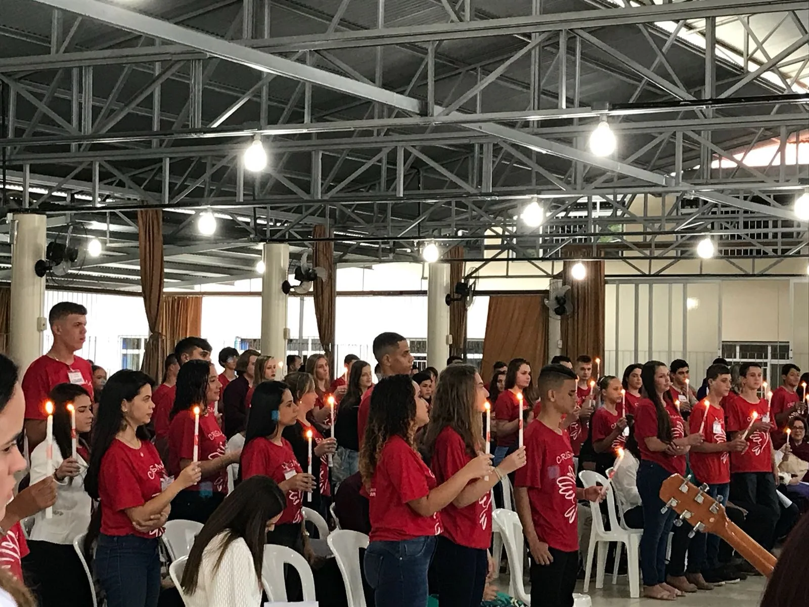 Igreja renovada: missa celebra ritual da Crisma de 180 jovens e adultos