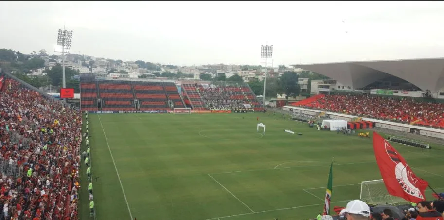 Misto do Corinthians joga mal e é batido por um Flamengo em crise por 3 a 0