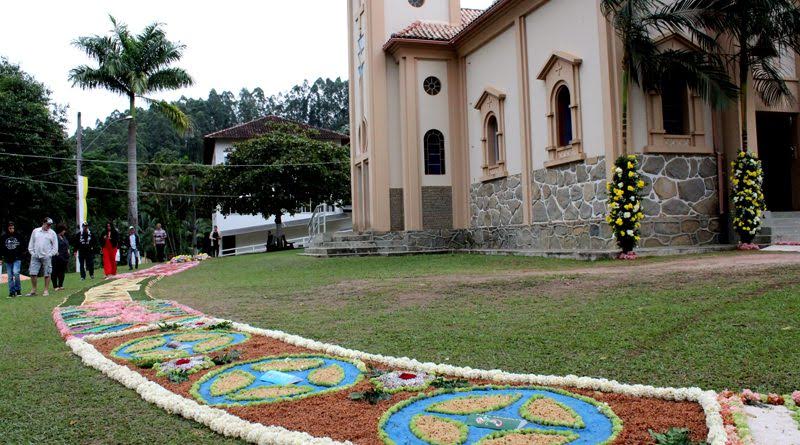 Solidariedade em Festa de Corpus Christi de Marechal Floriano