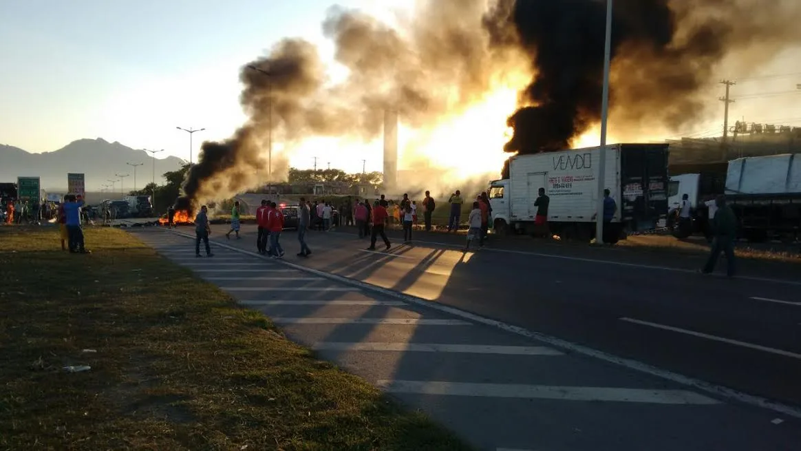 Familiares e amigos de menino atropelado cobram justiça na Rodovia do Contorno