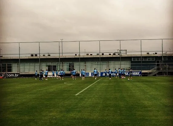 Grêmio embarca para final com apoio de cerca de 500 torcedores no aeroporto