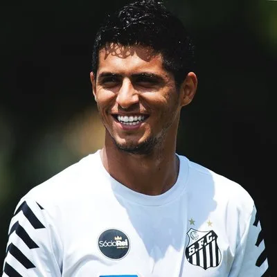 Daniel Guedes diz não ser titular absoluto do Santos, mas se vê em fase especial