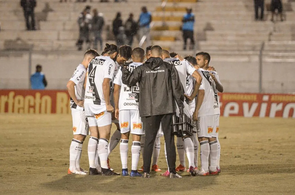 Jogadores da Ponte Preta se reúnem e decidem não treinar por atrasos salariais