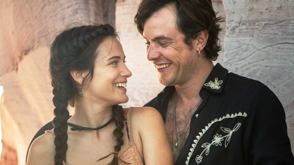 Badalados! Bianca Bin e Sergio Guizé posam apaixonados antes de evento